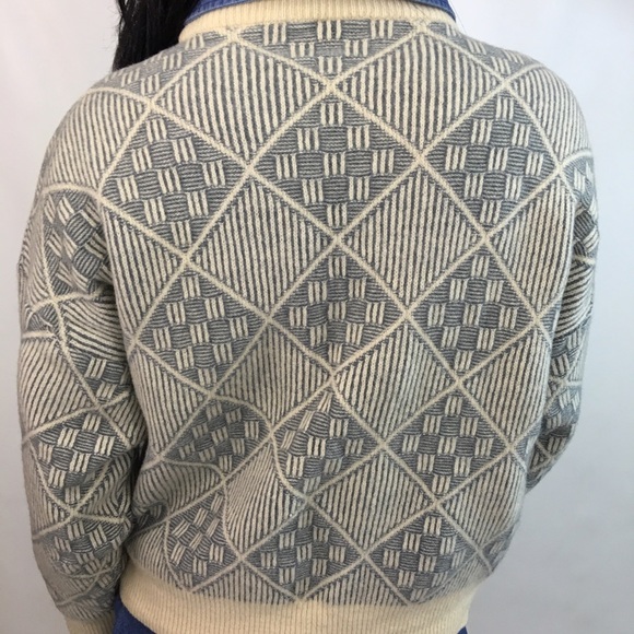 THICK & COZY VINTAGE FALL SWEATER!! - Picture 6 of 8